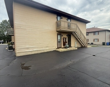 1025 Manchester Court - Photo Thumbnail 10