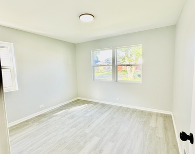 35 46th Avenue - Photo Thumbnail 12