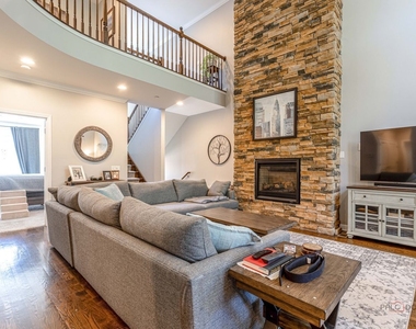 842 Chestnut Street - Photo Thumbnail 3