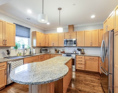 842 Chestnut Street - Photo Thumbnail 6