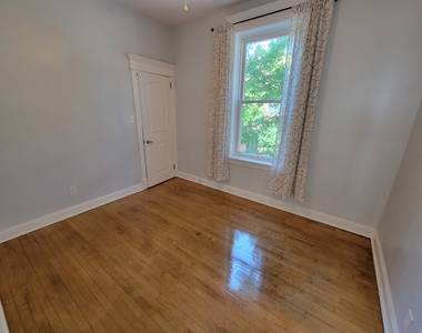 4552 N Claremont Avenue - Photo Thumbnail 10