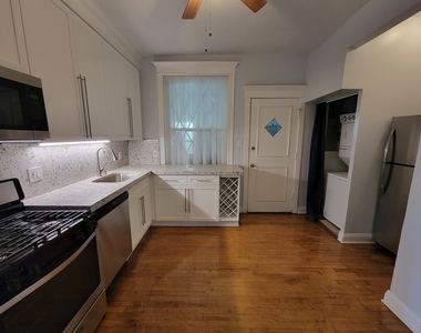 4552 N Claremont Avenue - Photo Thumbnail 8