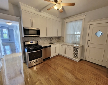 4552 N Claremont Avenue - Photo Thumbnail 5