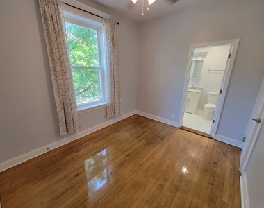 4552 N Claremont Avenue - Photo Thumbnail 12