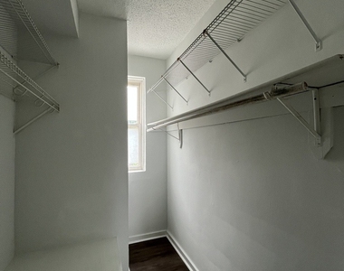 3727 N Pine Grove Avenue - Photo Thumbnail 5