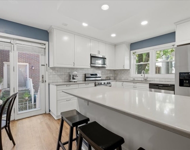 3311 N Racine Avenue - Photo Thumbnail 6