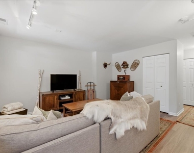 3311 N Racine Avenue - Photo Thumbnail 18