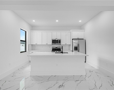 1633 Nw 31st Place - Photo Thumbnail 9