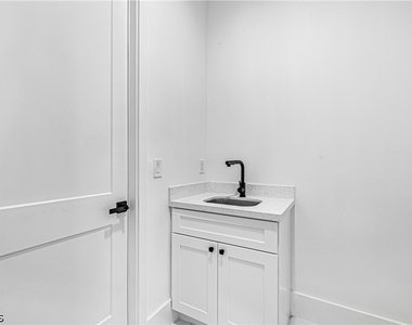 1633 Nw 31st Place - Photo Thumbnail 22