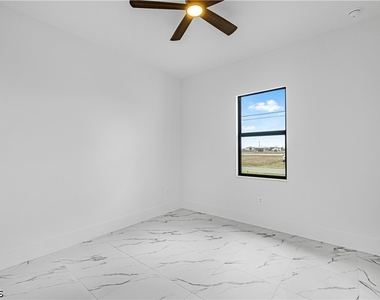 1633 Nw 31st Place - Photo Thumbnail 12