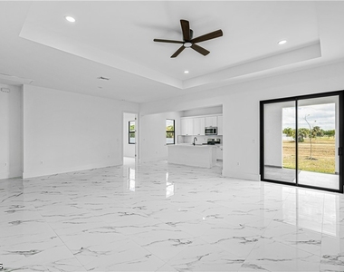 1633 Nw 31st Place - Photo Thumbnail 4