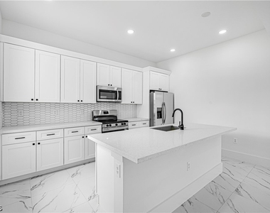 1633 Nw 31st Place - Photo Thumbnail 7