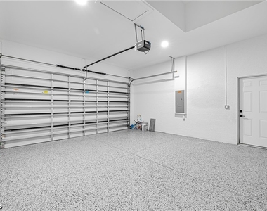 1633 Nw 31st Place - Photo Thumbnail 25