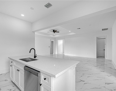 1633 Nw 31st Place - Photo Thumbnail 6