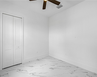 1633 Nw 31st Place - Photo Thumbnail 14