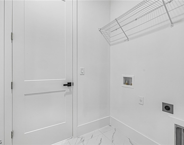 1633 Nw 31st Place - Photo Thumbnail 24