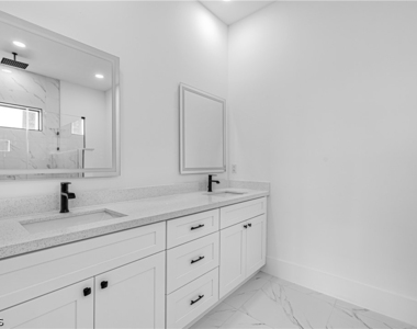 1633 Nw 31st Place - Photo Thumbnail 19