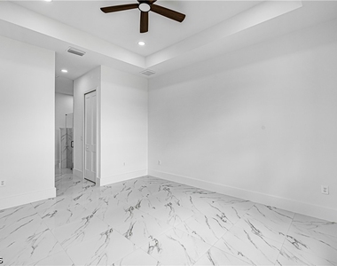 1633 Nw 31st Place - Photo Thumbnail 16