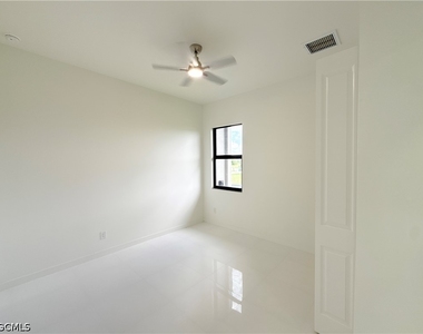 2325 Nw 37th Place - Photo Thumbnail 14