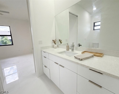 2325 Nw 37th Place - Photo Thumbnail 33