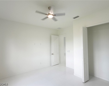 2325 Nw 37th Place - Photo Thumbnail 9