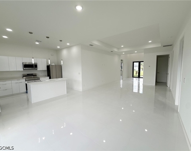 2325 Nw 37th Place - Photo Thumbnail 6
