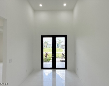 2325 Nw 37th Place - Photo Thumbnail 2