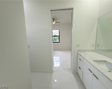 2325 Nw 37th Place - Photo Thumbnail 16