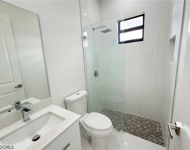 2325 Nw 37th Place - Photo Thumbnail 11
