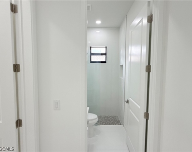 2325 Nw 37th Place - Photo Thumbnail 10