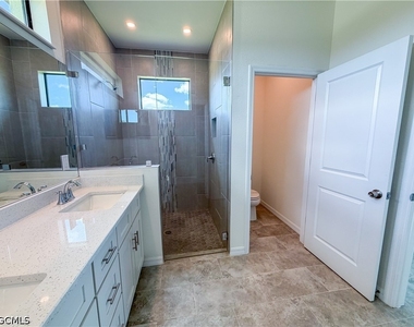 2102 Nw 6th Place - Photo Thumbnail 9