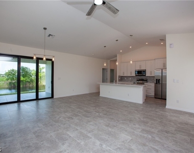 2102 Nw 6th Place - Photo Thumbnail 6