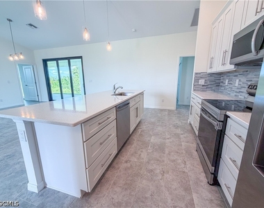 2102 Nw 6th Place - Photo Thumbnail 2