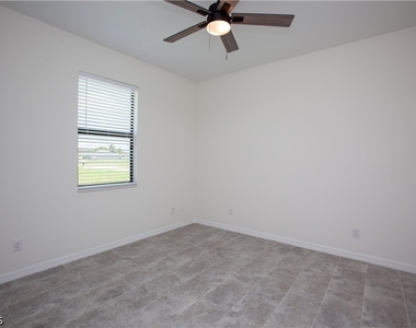 2102 Nw 6th Place - Photo Thumbnail 15