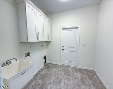 2102 Nw 6th Place - Photo Thumbnail 17