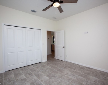 2102 Nw 6th Place - Photo Thumbnail 14