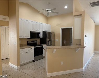 2553 Nw 21st Avenue - Photo Thumbnail 10