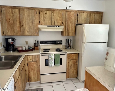 9391 Lennex Lane - Photo Thumbnail 7