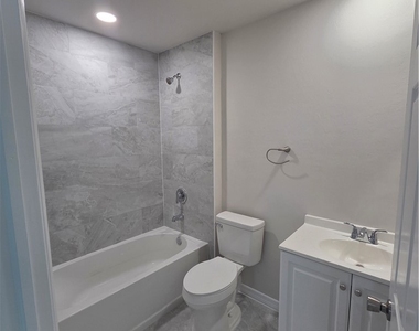 1418 Se 1st Place - Photo Thumbnail 4