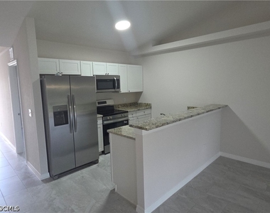 1418 Se 1st Place - Photo Thumbnail 1