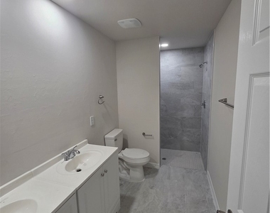1418 Se 1st Place - Photo Thumbnail 7
