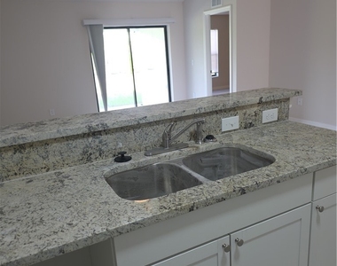 1418 Se 1st Place - Photo Thumbnail 9