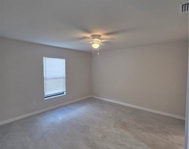1418 Se 1st Place - Photo Thumbnail 6