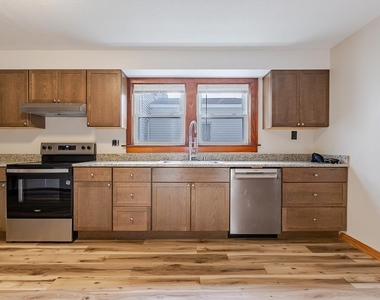 324 Laurel - Photo Thumbnail 3