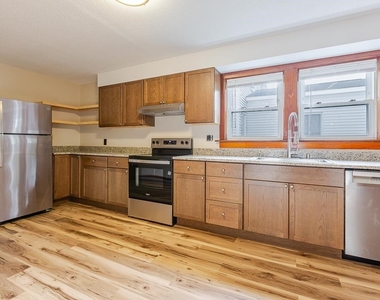 324 Laurel - Photo Thumbnail 2