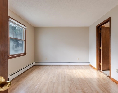 324 Laurel - Photo Thumbnail 8