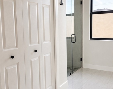 2608 Nw 3rd Place - Photo Thumbnail 4