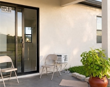 2608 Nw 3rd Place - Photo Thumbnail 3