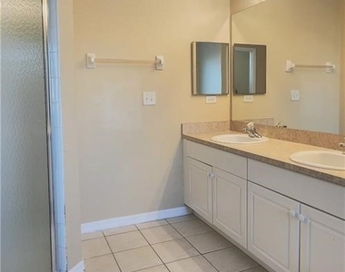 1302 Sw 11th Street - Photo Thumbnail 8