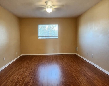 1302 Sw 11th Street - Photo Thumbnail 5